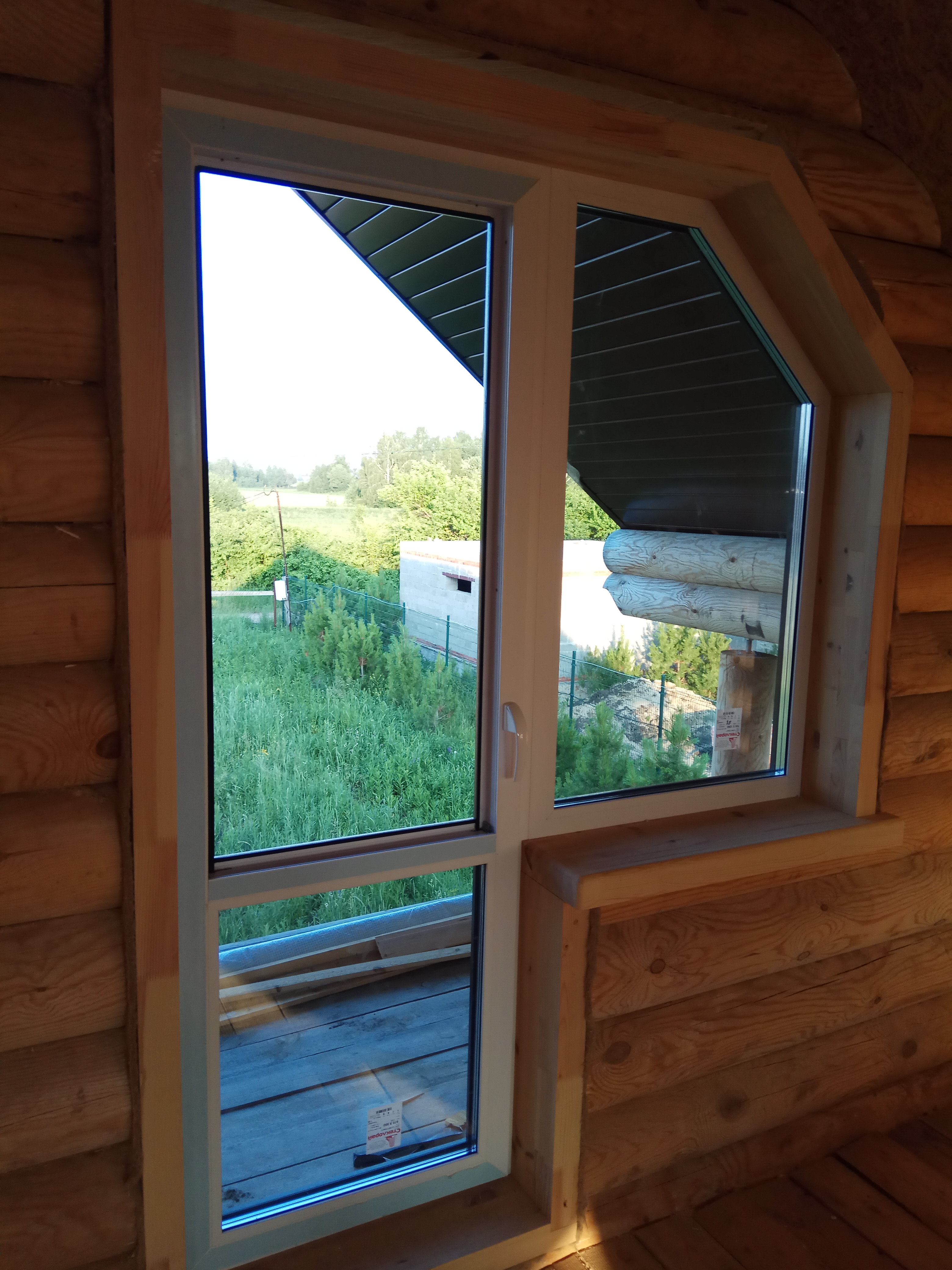 Остекление мансардного этажа деревянного дома